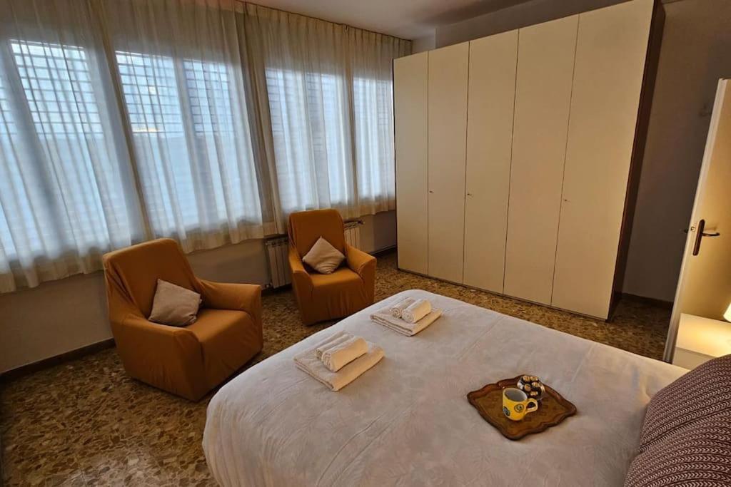 Monticelli Apt - 6 Posti Letto Florens Exteriör bild